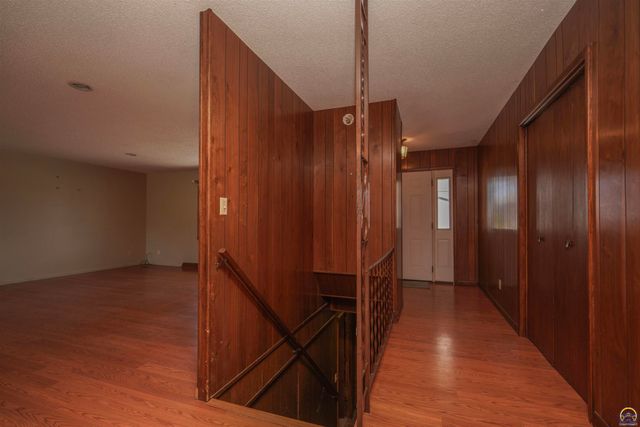 1589 2nd Ave W, Horton, KS 66439