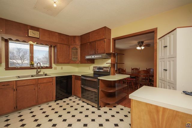 1589 2nd Ave W, Horton, KS 66439