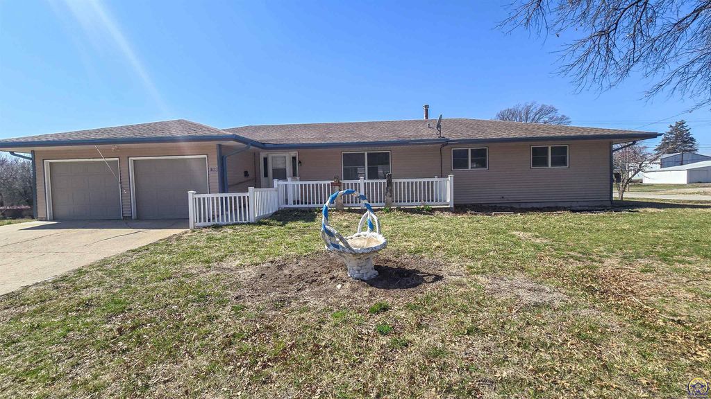 1589 2nd Ave W, Horton, KS 66439