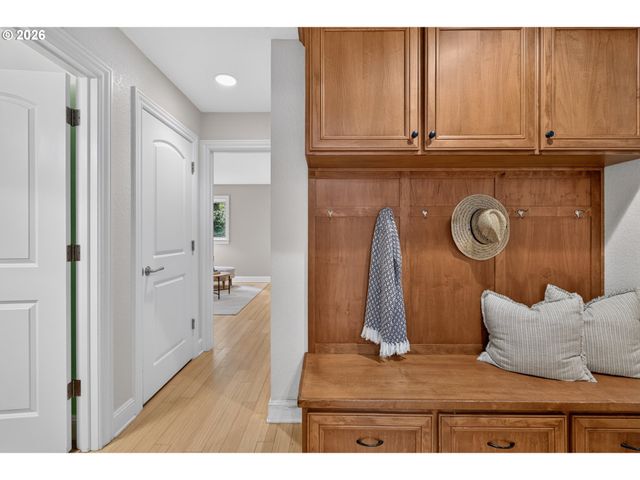 2060 Sw BUTLER Rd, Gresham, OR 97080