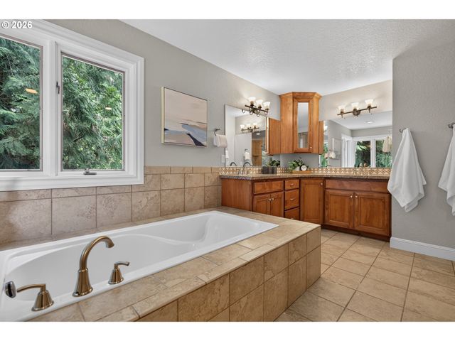 2060 Sw BUTLER Rd, Gresham, OR 97080