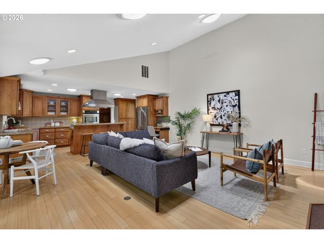 2060 Sw BUTLER Rd, Gresham, OR 97080