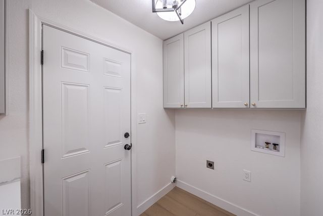 566 Greenbriar Townhouse Way, Las Vegas, NV 89121