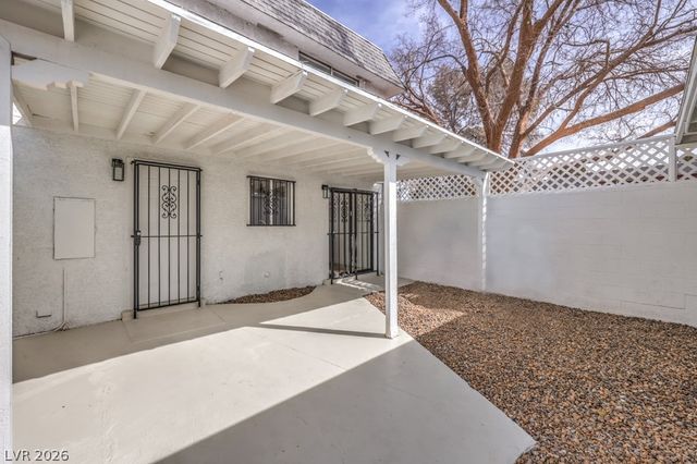 566 Greenbriar Townhouse Way, Las Vegas, NV 89121