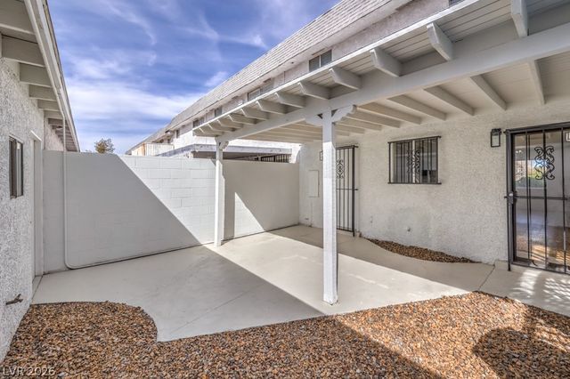 566 Greenbriar Townhouse Way, Las Vegas, NV 89121