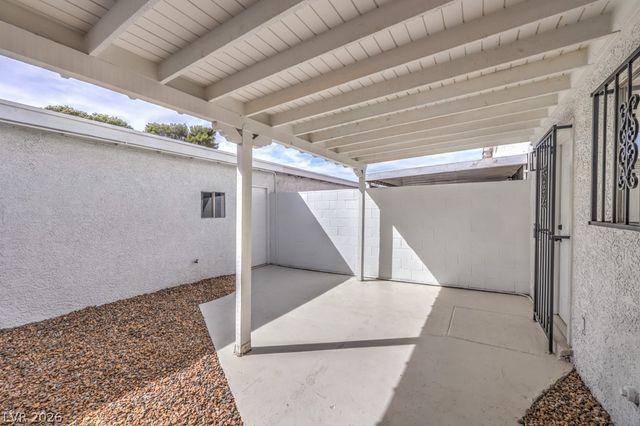 566 Greenbriar Townhouse Way, Las Vegas, NV 89121