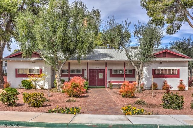 566 Greenbriar Townhouse Way, Las Vegas, NV 89121