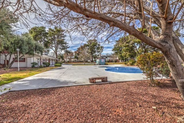 566 Greenbriar Townhouse Way, Las Vegas, NV 89121