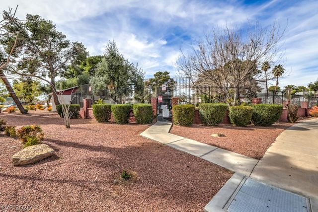 566 Greenbriar Townhouse Way, Las Vegas, NV 89121