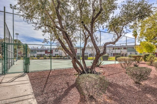 566 Greenbriar Townhouse Way, Las Vegas, NV 89121