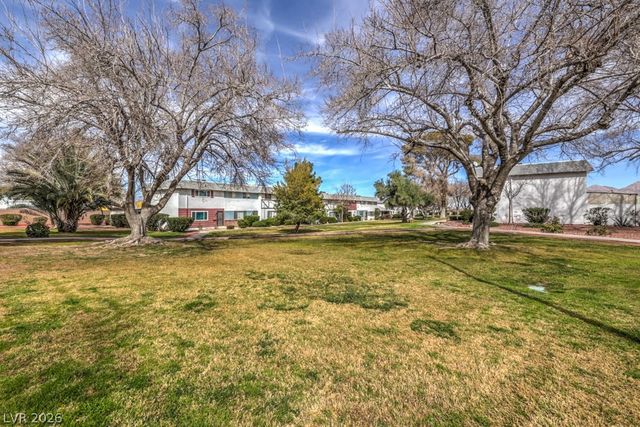 566 Greenbriar Townhouse Way, Las Vegas, NV 89121