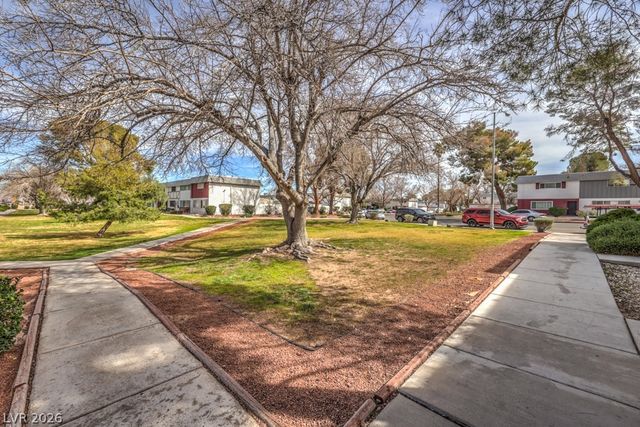 566 Greenbriar Townhouse Way, Las Vegas, NV 89121