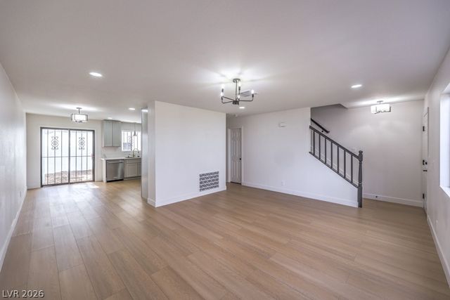 566 Greenbriar Townhouse Way, Las Vegas, NV 89121