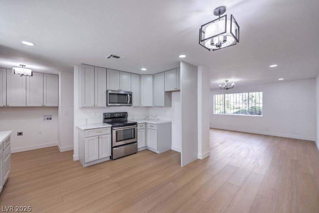 566 Greenbriar Townhouse Way, Las Vegas, NV 89121