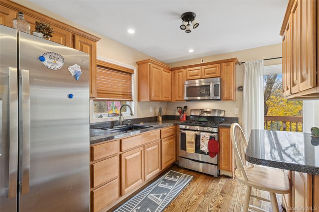 31 Amityville Road, Sound Beach, NY 11789