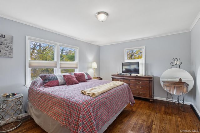 31 Amityville Road, Sound Beach, NY 11789