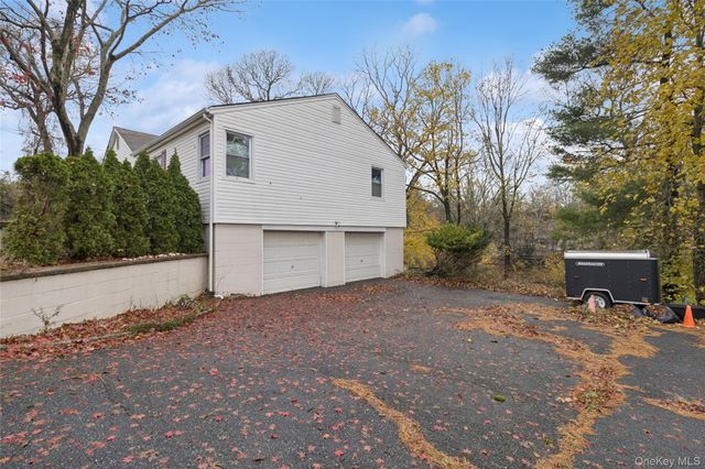 31 Amityville Road, Sound Beach, NY 11789