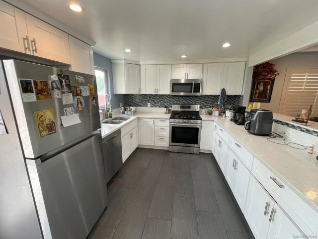 8447 Carlton Oaks Dr, Santee, CA 92071