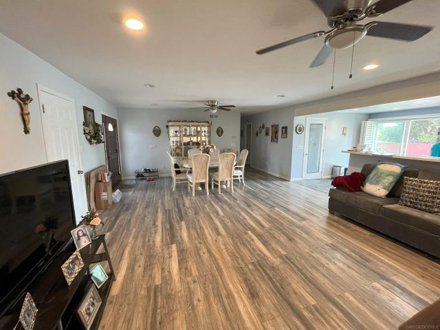 8447 Carlton Oaks Dr, Santee, CA 92071