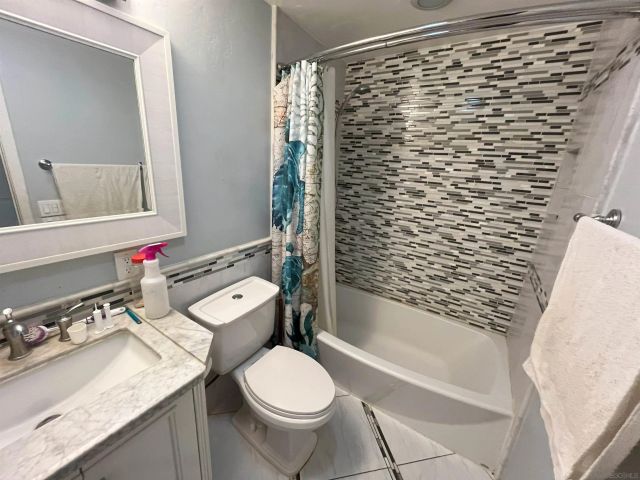 8447 Carlton Oaks Dr, Santee, CA 92071