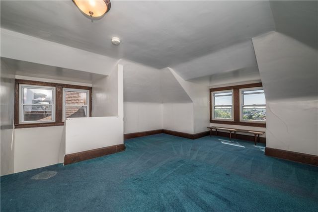 2716 Castlegate Ave, Brookline, PA 15226