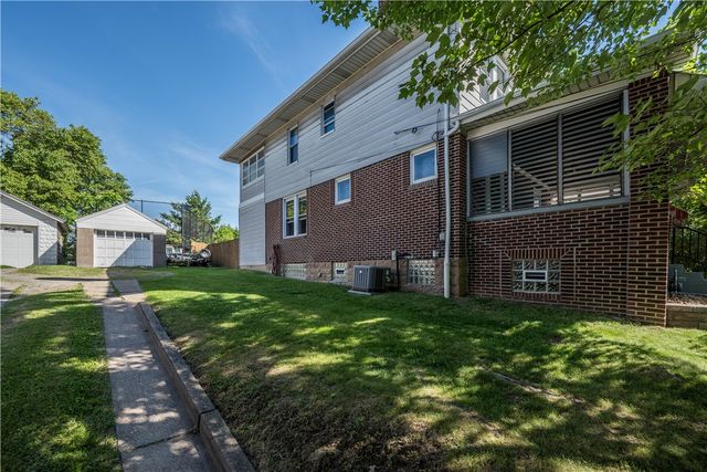 2716 Castlegate Ave, Brookline, PA 15226