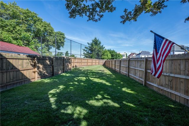 2716 Castlegate Ave, Brookline, PA 15226