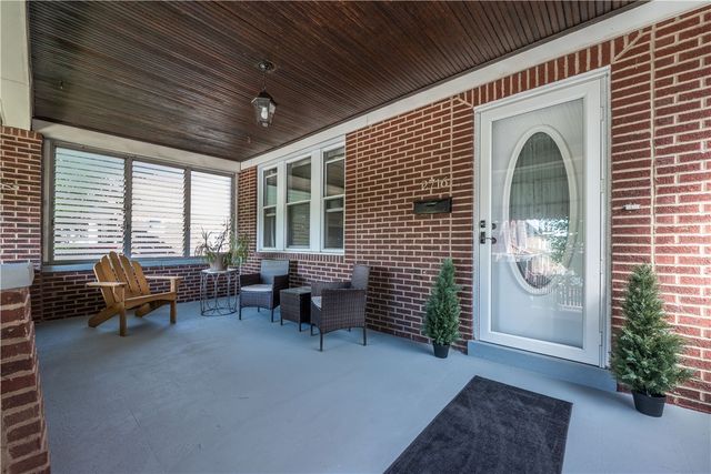 2716 Castlegate Ave, Brookline, PA 15226