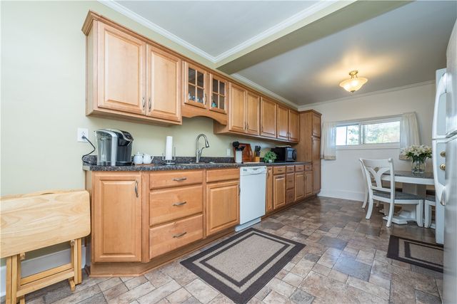 2716 Castlegate Ave, Brookline, PA 15226