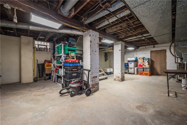 2716 Castlegate Ave, Brookline, PA 15226