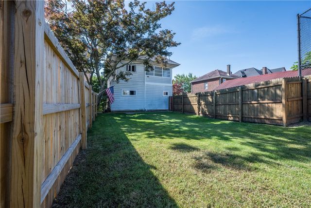 2716 Castlegate Ave, Brookline, PA 15226