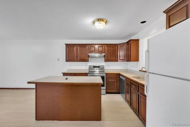 852 N Beech Daly Road, Dearborn Heights, MI 48127