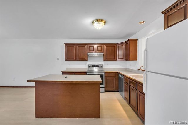 852 N Beech Daly Road, Dearborn Heights, MI 48127