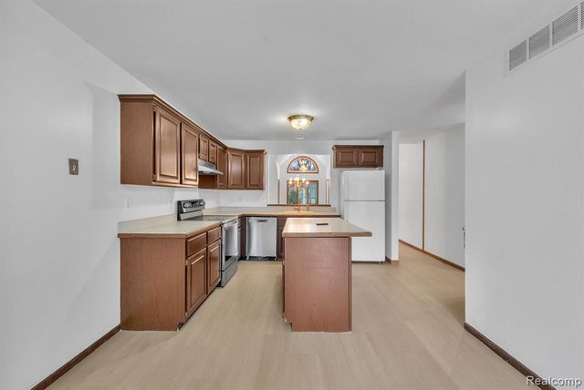 852 N Beech Daly Road, Dearborn Heights, MI 48127