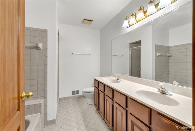 852 N Beech Daly Road, Dearborn Heights, MI 48127