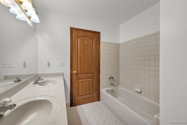 852 N Beech Daly Road, Dearborn Heights, MI 48127