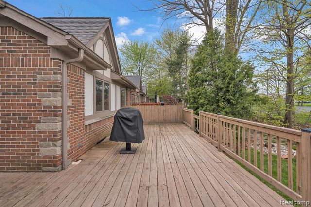 852 N Beech Daly Road, Dearborn Heights, MI 48127