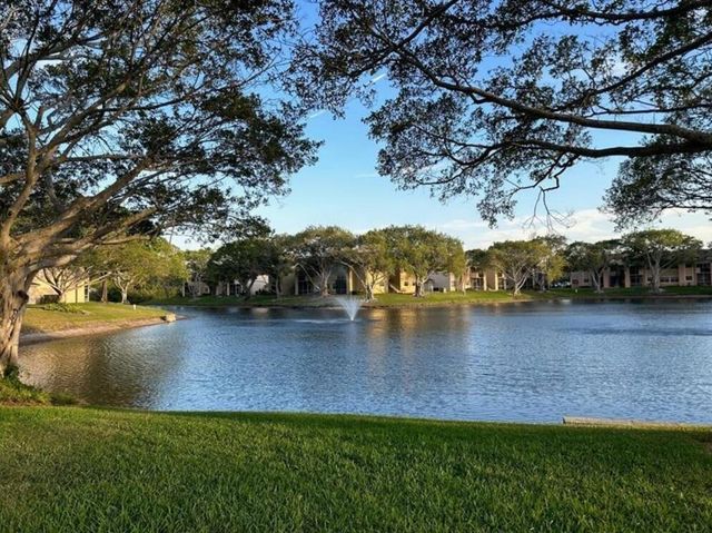 631 Cypress Lake Boulevard D17, Deerfield Beach, FL 33064