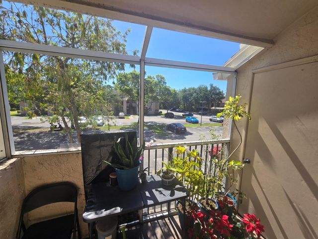 631 Cypress Lake Boulevard D17, Deerfield Beach, FL 33064