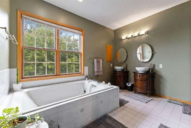 2400 Ridgetop Circle, Ames, IA 50014
