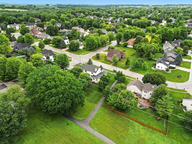 2400 Ridgetop Circle, Ames, IA 50014
