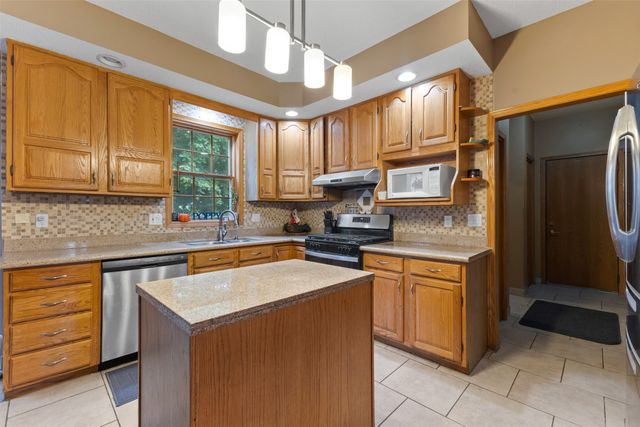 2400 Ridgetop Circle, Ames, IA 50014