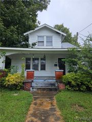 302 N High St, Blackstone, VA 23824