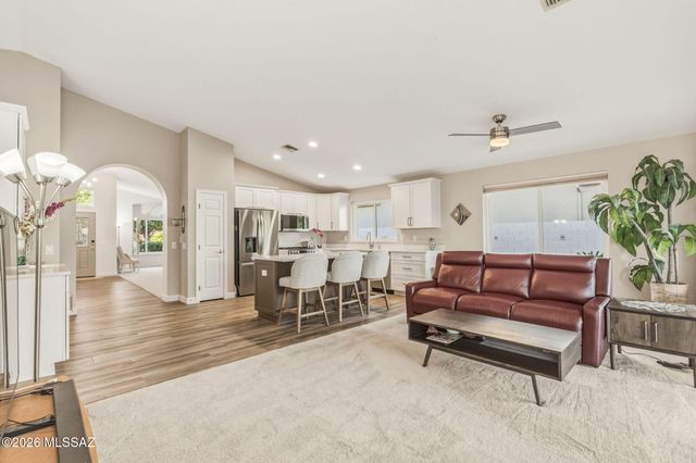 64345 E Round Robin Lane, Tucson, AZ 85739