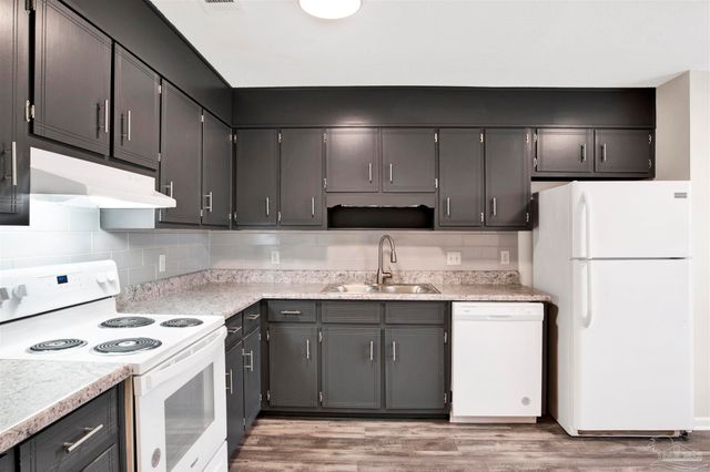 1382 Fairchild St A, Pensacola, FL 32504