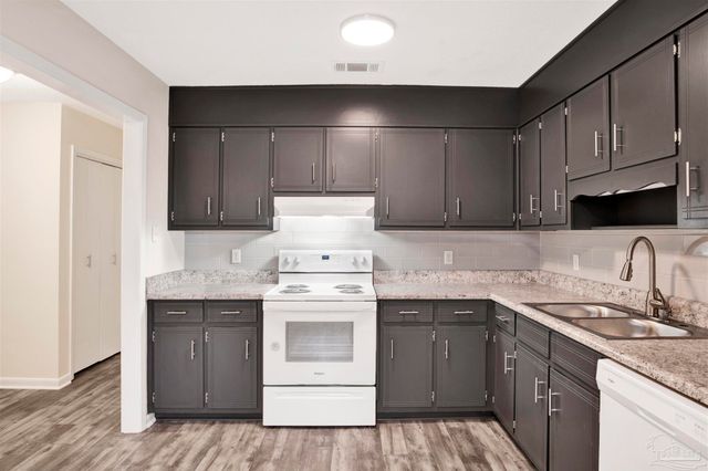 1382 Fairchild St A, Pensacola, FL 32504