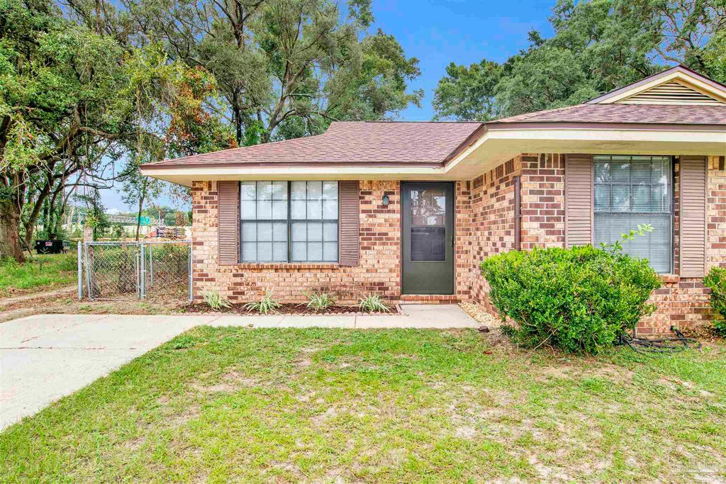 1382 Fairchild St A, Pensacola, FL 32504