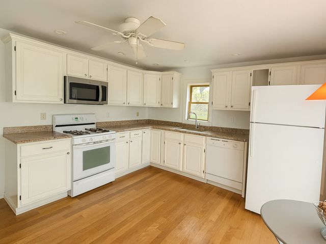 426 JULIAN Avenue, Waukegan, IL 60085