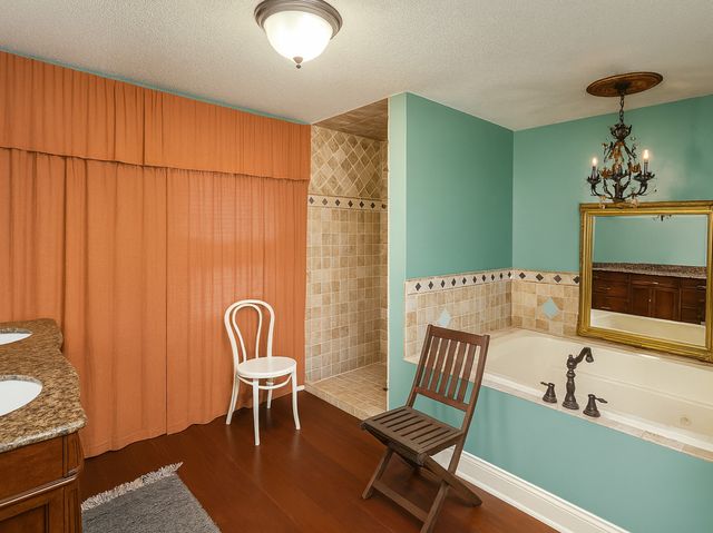 426 JULIAN Avenue, Waukegan, IL 60085