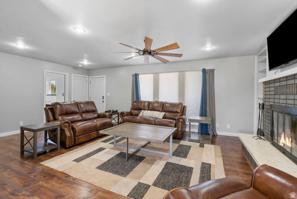 Image 3 of property listing at 375 W 100 N, Richfield, UT 84701